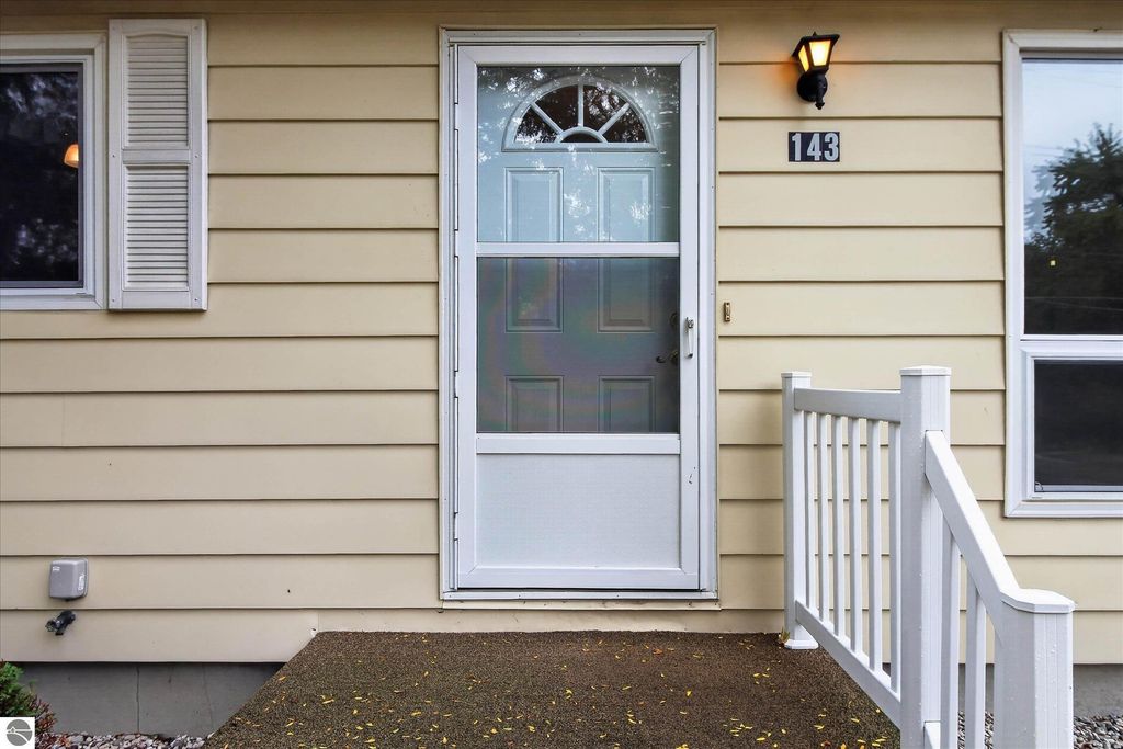 Image 6 of property listing at 143 W Marshall Street, Alma, MI 48801