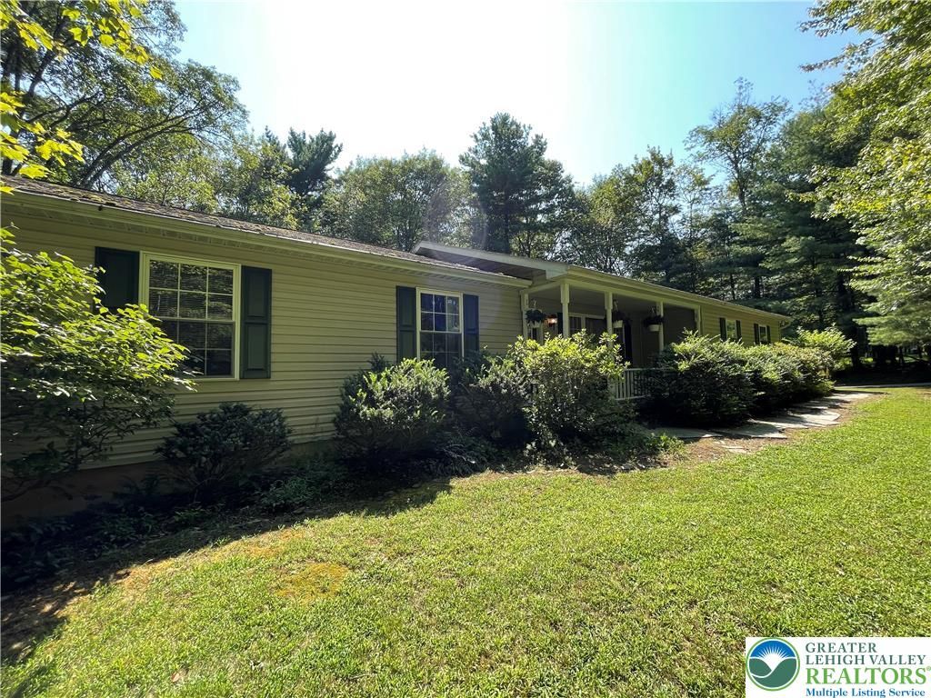 261 Rossmor Drive, Ross Twp, PA 18353