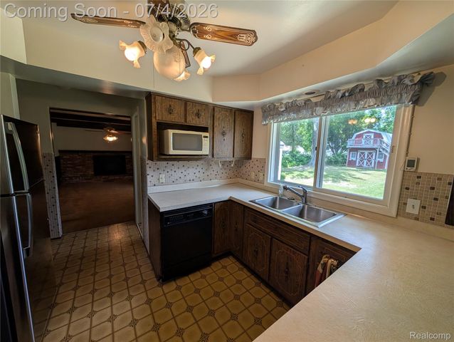 1444 Knollridge Lane, Flint Charter Township, MI 48507
