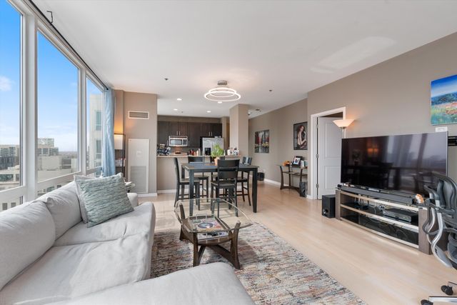 757 N Orleans Street 2106, Chicago, IL 60654