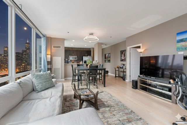 757 N Orleans Street 2106, Chicago, IL 60654