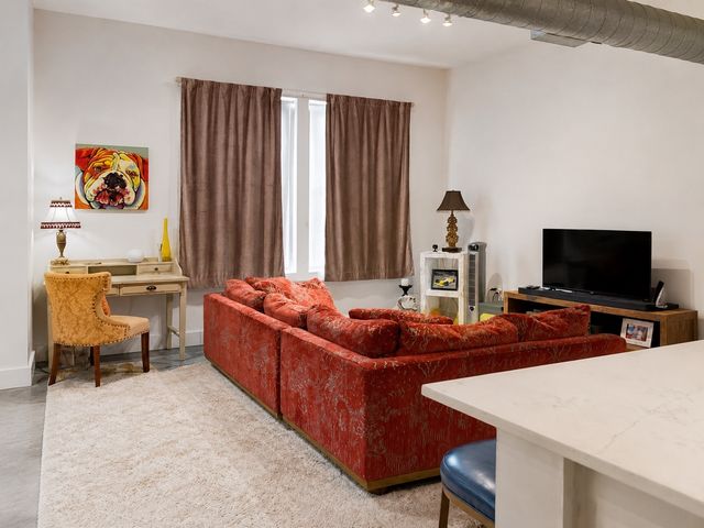 2502 Live Oak Street 322, Dallas, TX 75204