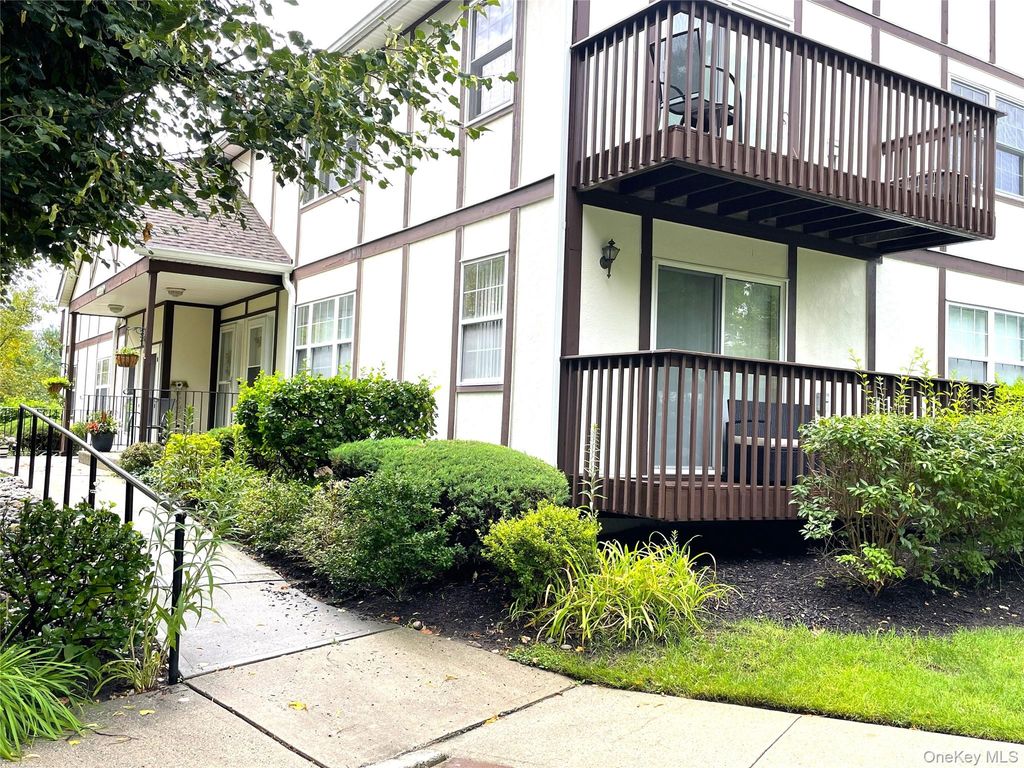 660 E Crooked Hill Road, Pearl River, NY 10965 — photo 4