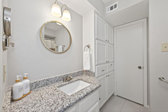 113 Normal Park Drive B, Huntsville, TX 77320