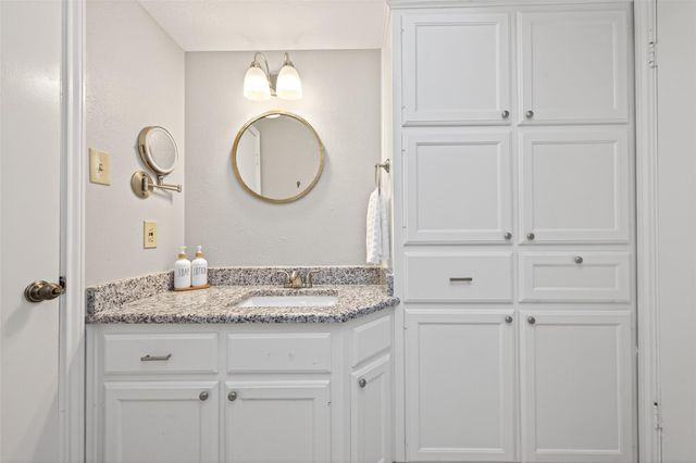 113 Normal Park Drive B, Huntsville, TX 77320