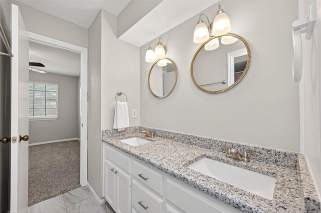 113 Normal Park Drive B, Huntsville, TX 77320