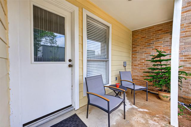 113 Normal Park Drive B, Huntsville, TX 77320