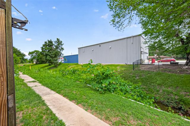 113 Normal Park Drive B, Huntsville, TX 77320