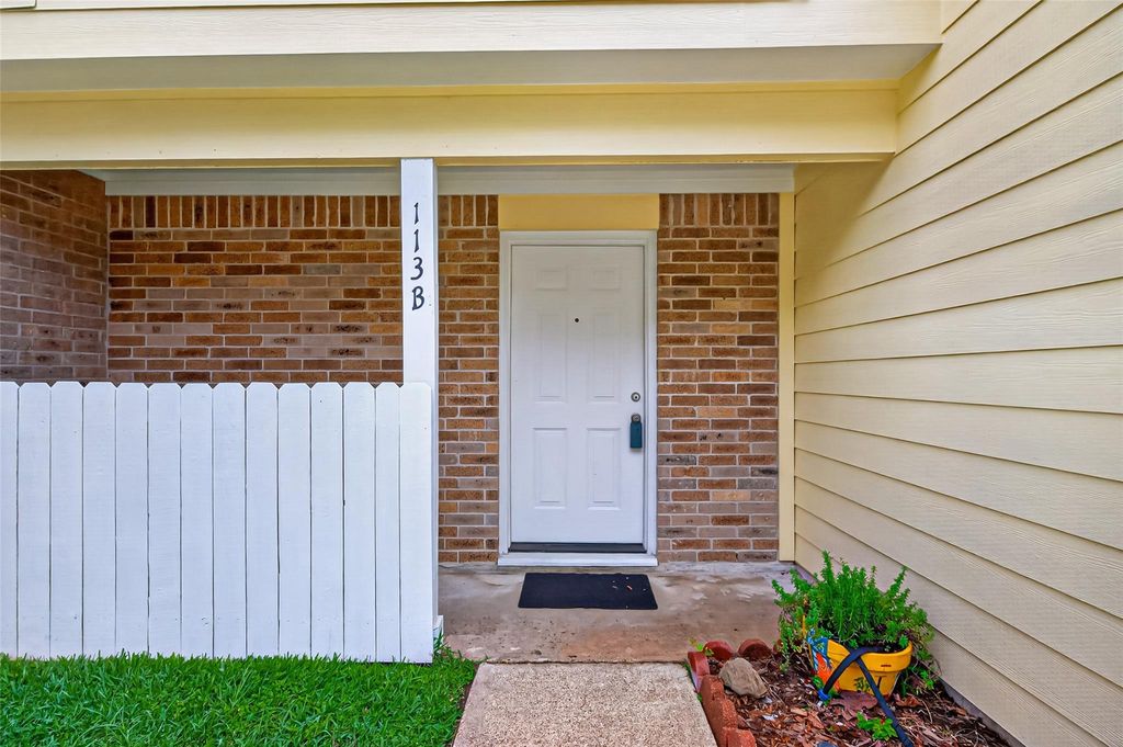 113 Normal Park Drive B, Huntsville, TX 77320