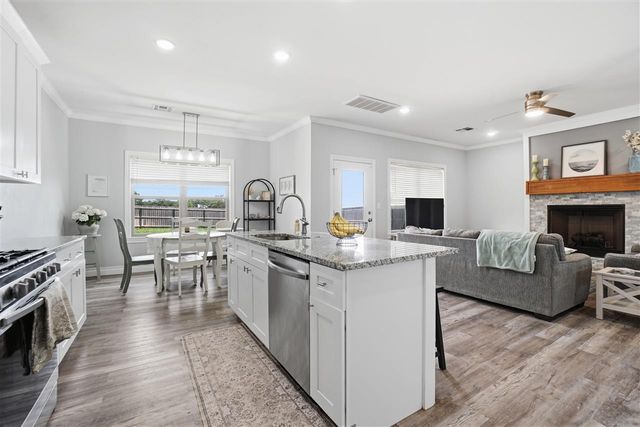4254 Mesa Dr, Elgin, OK 73538