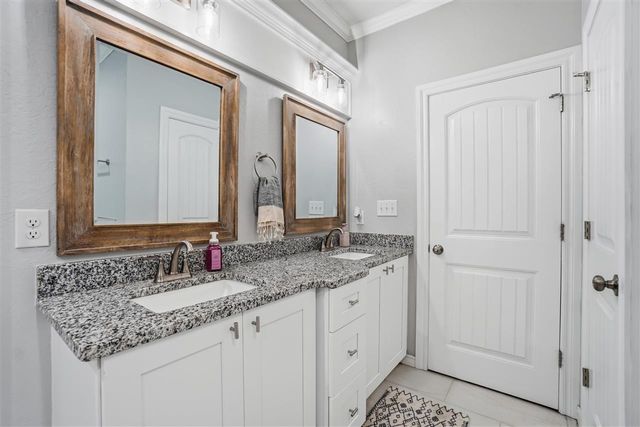 4254 Mesa Dr, Elgin, OK 73538