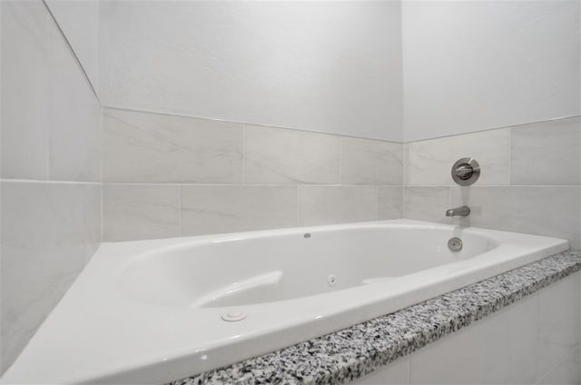 4254 Mesa Dr, Elgin, OK 73538