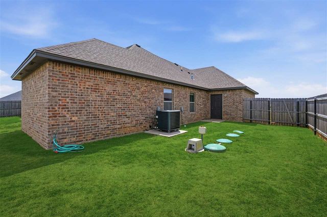 4254 Mesa Dr, Elgin, OK 73538