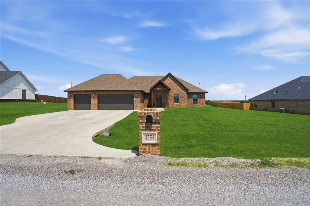 4254 Mesa Dr, Elgin, OK 73538