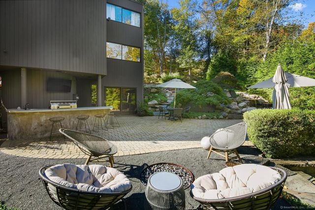 210 Red Fox Road, Stamford, CT 06903