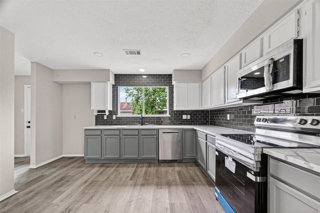 16730 Barkentine Lane, Friendswood, TX 77546