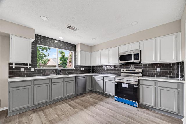 16730 Barkentine Lane, Friendswood, TX 77546