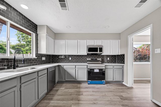 16730 Barkentine Lane, Friendswood, TX 77546