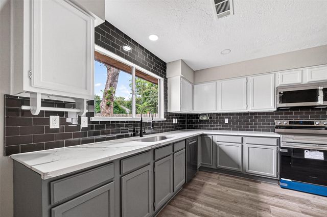 16730 Barkentine Lane, Friendswood, TX 77546