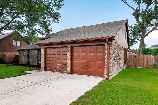 16730 Barkentine Lane, Friendswood, TX 77546
