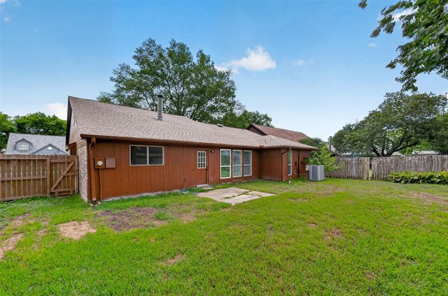 16730 Barkentine Lane, Friendswood, TX 77546