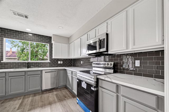 16730 Barkentine Lane, Friendswood, TX 77546