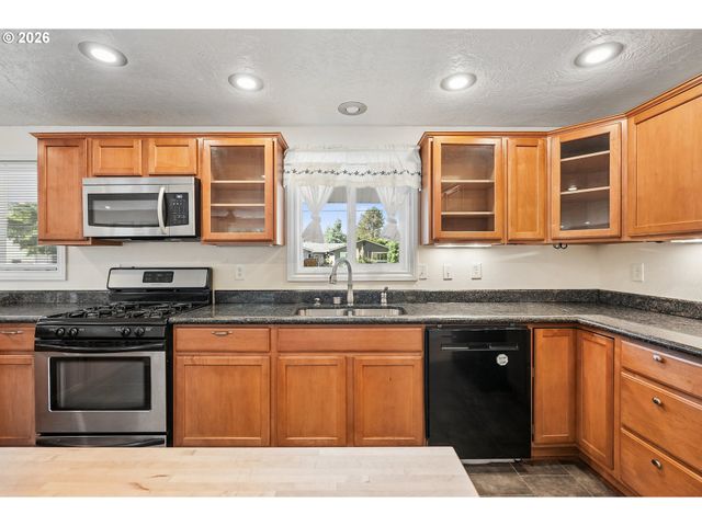 17465 Sw BLANTON St, Beaverton, OR 97078
