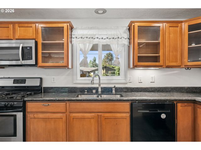 17465 Sw BLANTON St, Beaverton, OR 97078