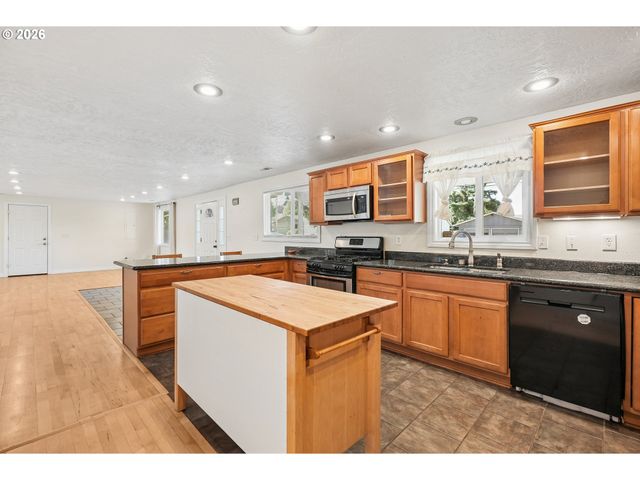 17465 Sw BLANTON St, Beaverton, OR 97078