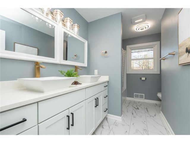 300 Viking Drive, Mankato, MN 56001