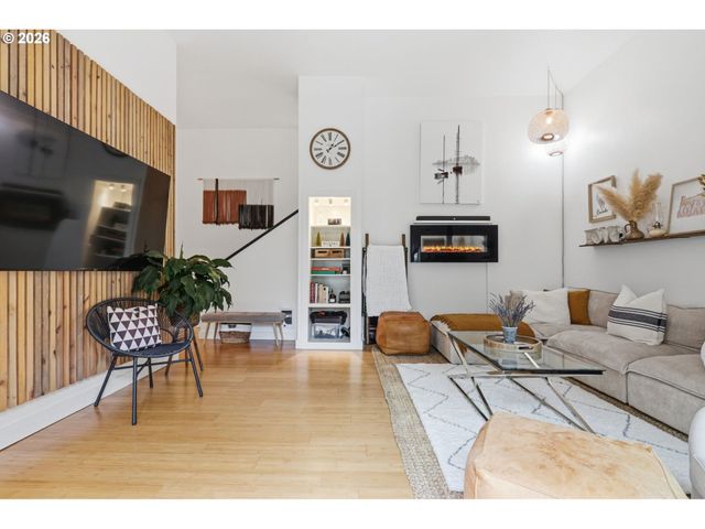 65 OSWEGO Smt, Lake Oswego, OR 97035