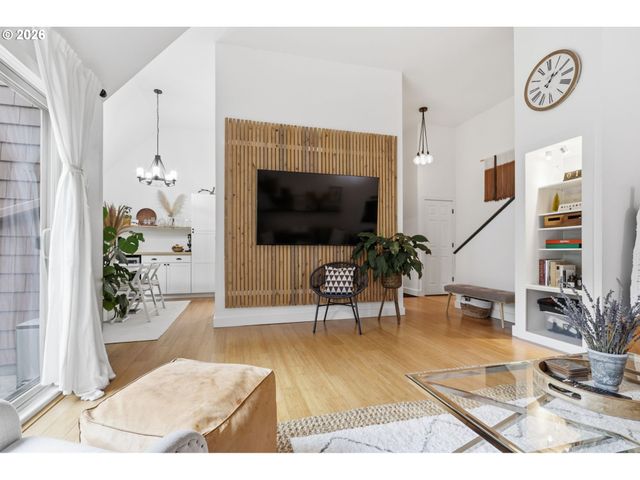 65 OSWEGO Smt, Lake Oswego, OR 97035