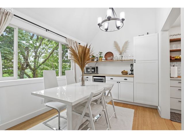 65 OSWEGO Smt, Lake Oswego, OR 97035