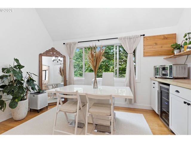 65 OSWEGO Smt, Lake Oswego, OR 97035
