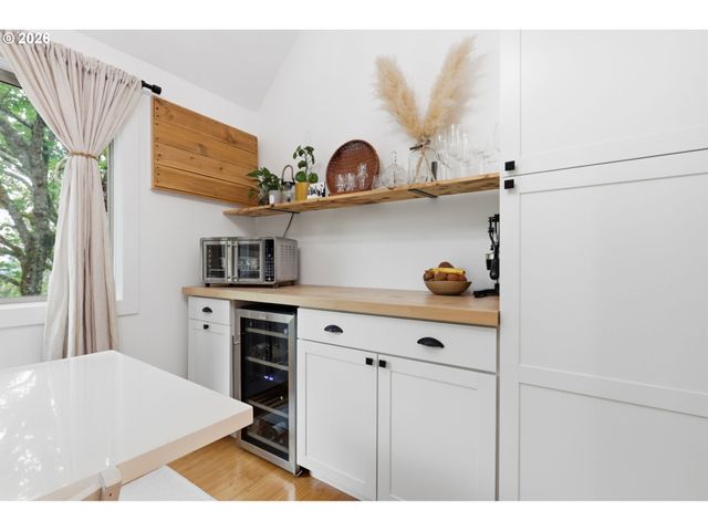65 OSWEGO Smt, Lake Oswego, OR 97035