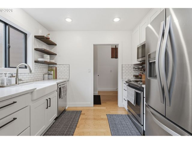 65 OSWEGO Smt, Lake Oswego, OR 97035