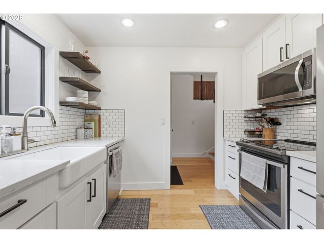 65 OSWEGO Smt, Lake Oswego, OR 97035