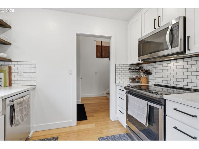 65 OSWEGO Smt, Lake Oswego, OR 97035