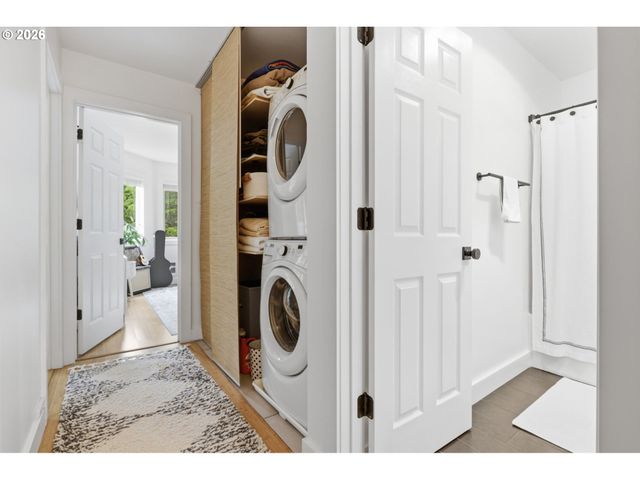 65 OSWEGO Smt, Lake Oswego, OR 97035