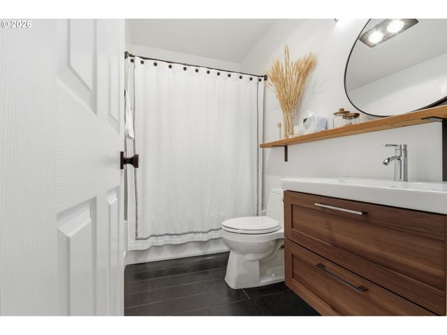 65 OSWEGO Smt, Lake Oswego, OR 97035