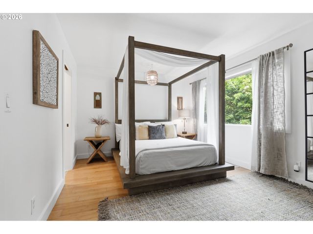 65 OSWEGO Smt, Lake Oswego, OR 97035