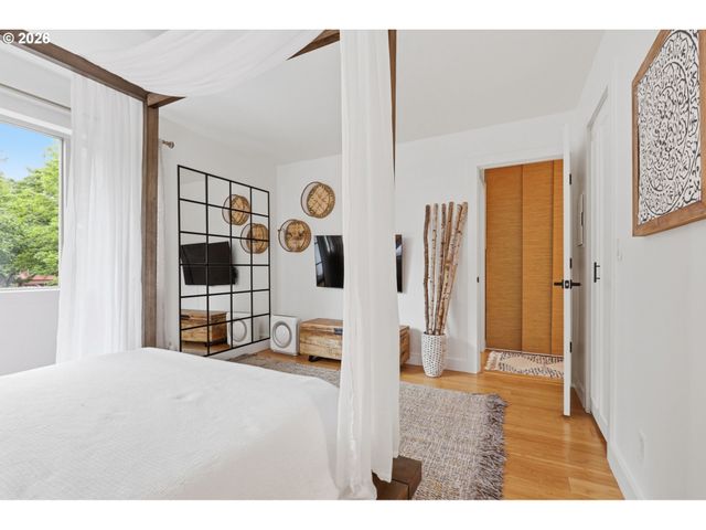 65 OSWEGO Smt, Lake Oswego, OR 97035