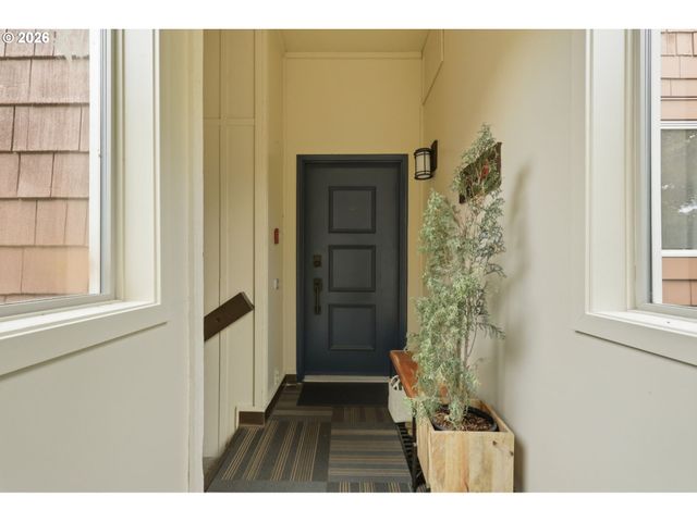 65 OSWEGO Smt, Lake Oswego, OR 97035
