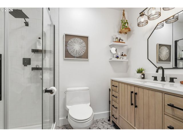 65 OSWEGO Smt, Lake Oswego, OR 97035