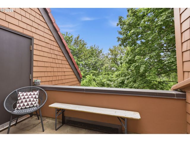 65 OSWEGO Smt, Lake Oswego, OR 97035