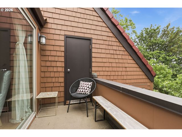 65 OSWEGO Smt, Lake Oswego, OR 97035