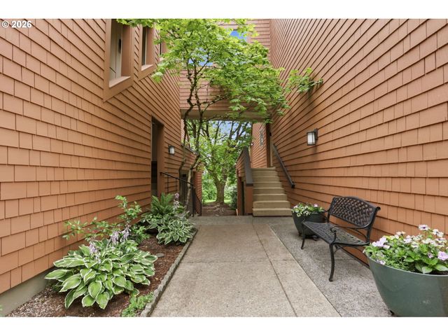 65 OSWEGO Smt, Lake Oswego, OR 97035