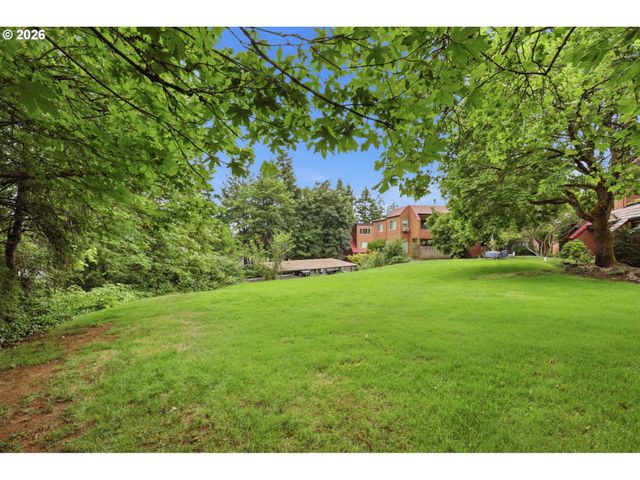 65 OSWEGO Smt, Lake Oswego, OR 97035
