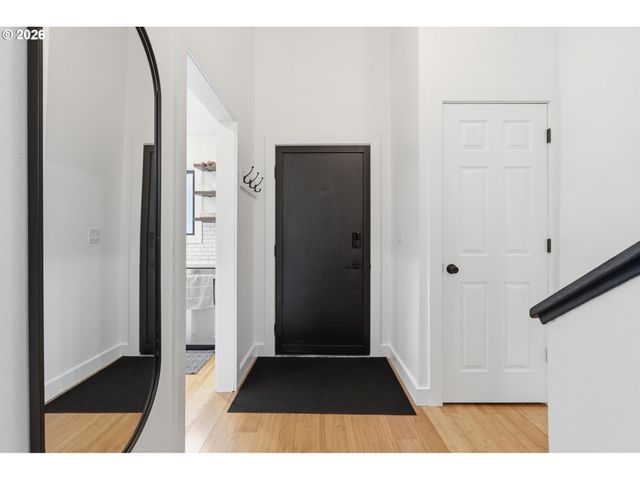 65 OSWEGO Smt, Lake Oswego, OR 97035