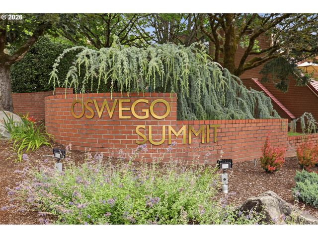 65 OSWEGO Smt, Lake Oswego, OR 97035